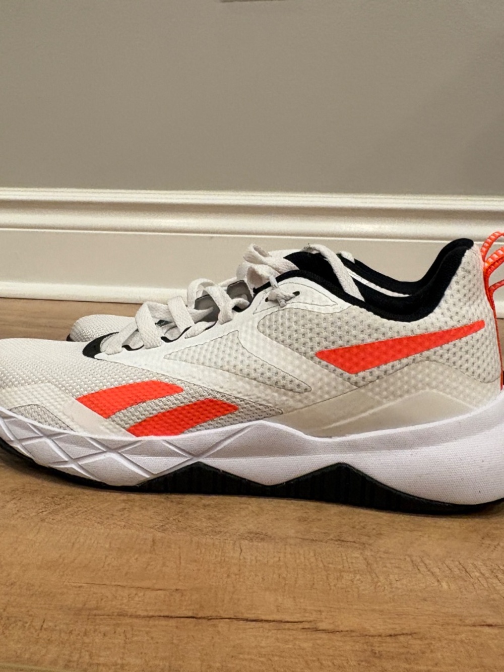 NEW Reebok Size 8 Training Shoe - Picture 3 of 6